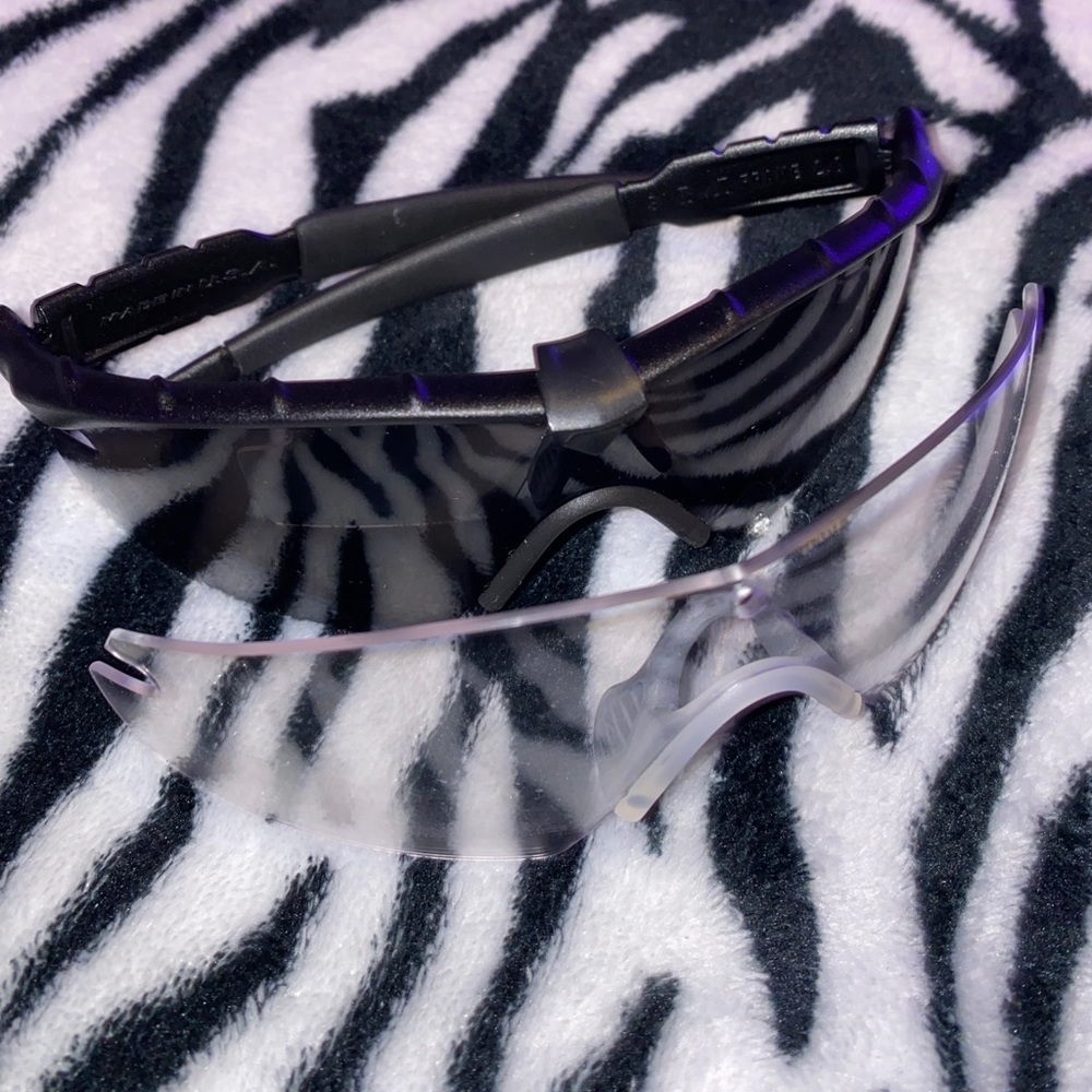 brand new black oakleys with case